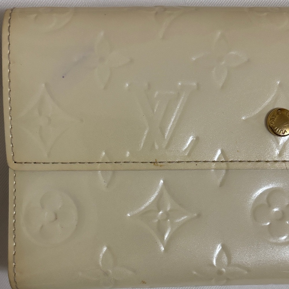 Louis Vuitton Ivory monogram Vernis International Wallet - Picture 9 of 11